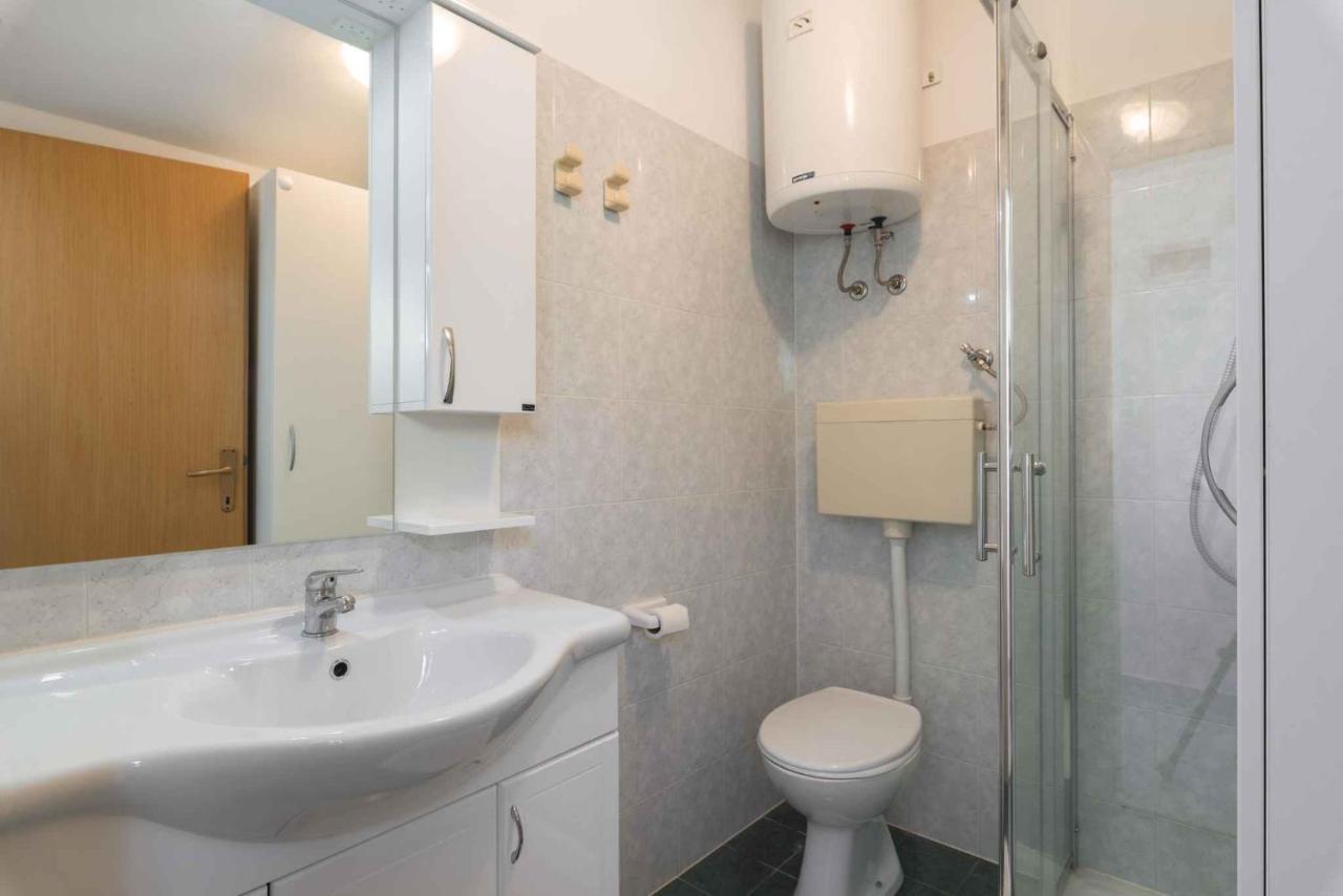 Apartments In Ravni/Istrien 30383 Esterno foto