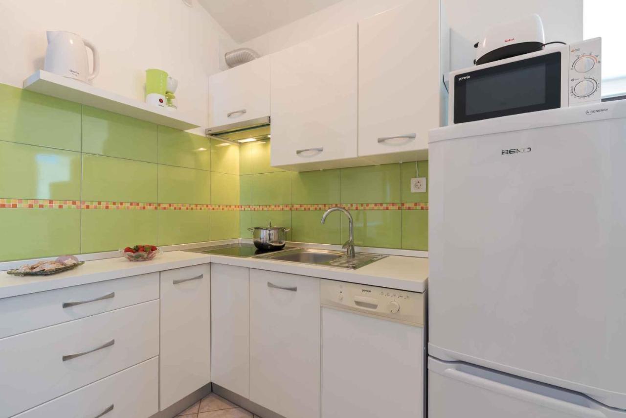 Apartments In Ravni/Istrien 30383 Esterno foto