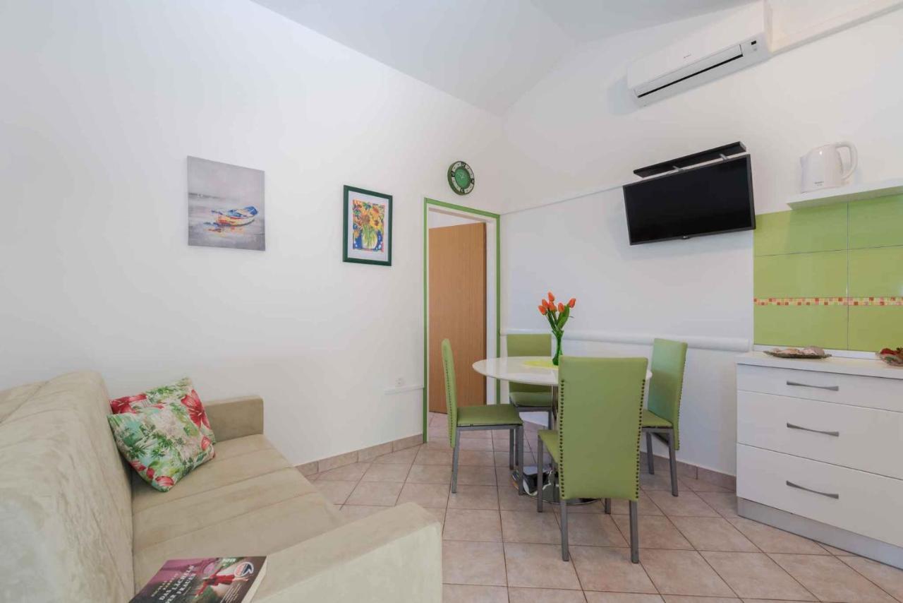 Apartments In Ravni/Istrien 30383 Esterno foto