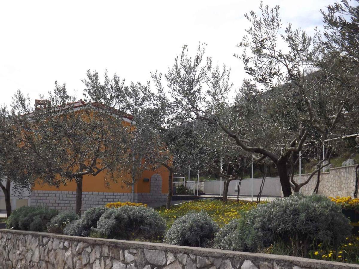 Apartments In Ravni/Istrien 30383 Esterno foto